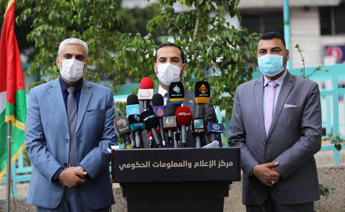 April 16, 2020, Gaza City, Gaza Strip, Palestinian Territory: Palestinians from the Ministry of Health, Interior and Information attend a press conference about the coronavirus, in Gaza city, on April 16, 2020, 2020 Gaza City Palestinian Territory - ZUMAap3_ 20200416_zaf_ap3_071 Copyright: xMahmoudxNasserx
