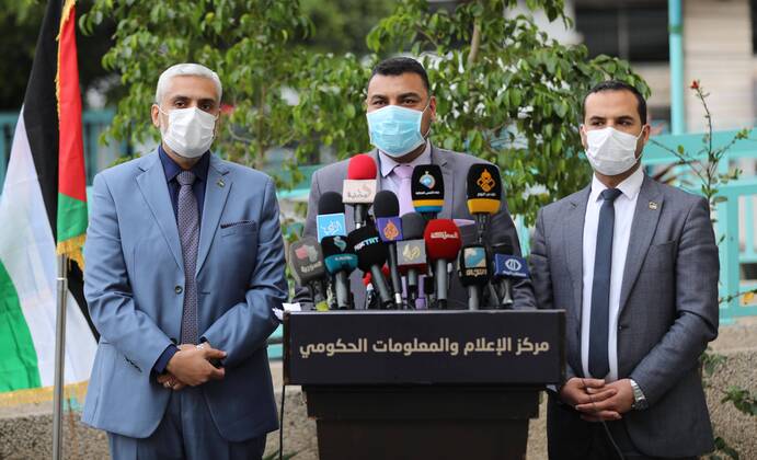 April 16, 2020, Gaza City, Gaza Strip, Palestinian Territory: Palestinians from the Ministry of Health, Interior and Information attend a press conference about the coronavirus, in Gaza city, on April 16, 2020, 2020 Gaza City Palestinian Territory - ZUMAap3_ 20200416_zaf_ap3_072 Copyright: xMahmoudxNasserx