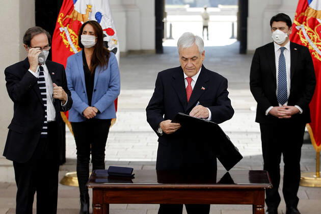 Santiago, April 16, 2020 The President of the Republic, Sebastian Pinera, promulgates the Pardon Law, at the Palacio de La Moneda Dragomir Yankovic Aton Chile, Santiago Chile Aton 412403  Copyright: DRAGOMIRxYANKOVIC ATONxCHILE