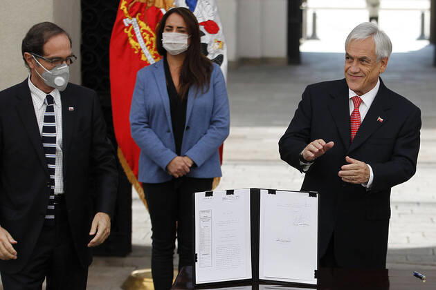 Santiago, April 16, 2020 The President of the Republic, Sebastian Pinera, promulgates the Pardon Law, at the Palacio de La Moneda Dragomir Yankovic Aton Chile, Santiago Chile Aton 412404  Copyright: DRAGOMIRxYANKOVIC ATONxCHILE