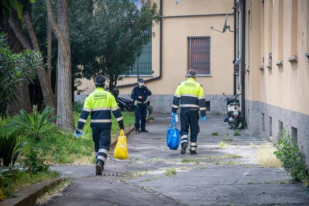 Milan - Coronavirus Emergency - Distribution of the masks donated to the municipality by the Chinese community in Aler homes. Civil protection volunteers deliver them on a family basis (Marco Passaro Fotogramma, - 2020-04-16) p.s. la foto e utilizzabile nel rispetto del contesto in cui e stata scattata, e senza intento diffamatorio del decoro delle persone rappresentate  Copyright: xMarcoxPassarox xFOTOGRAMMAx
