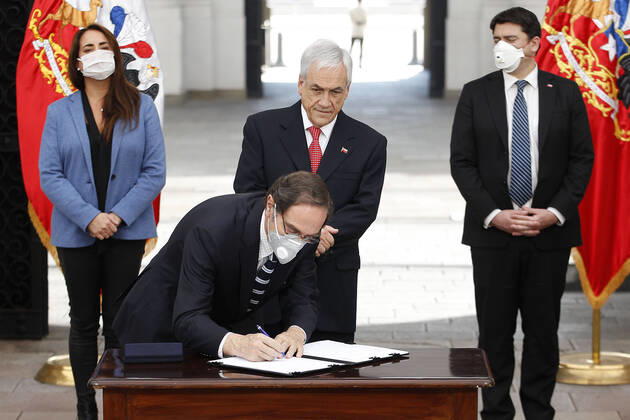 Santiago, April 16, 2020 The President of the Republic, Sebastian Pinera, promulgates the Pardon Law, at the Palacio de La Moneda Dragomir Yankovic Aton Chile, Santiago Chile Aton 412449  Copyright: DRAGOMIRxYANKOVIC ATONxCHILE