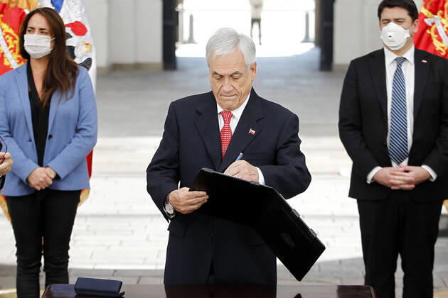 Santiago, April 16, 2020 The President of the Republic, Sebastian Pinera, promulgates the Pardon Law, at the Palacio de La Moneda Dragomir Yankovic Aton Chile, Santiago Chile Aton 412453  Copyright: DRAGOMIRxYANKOVIC ATONxCHILE