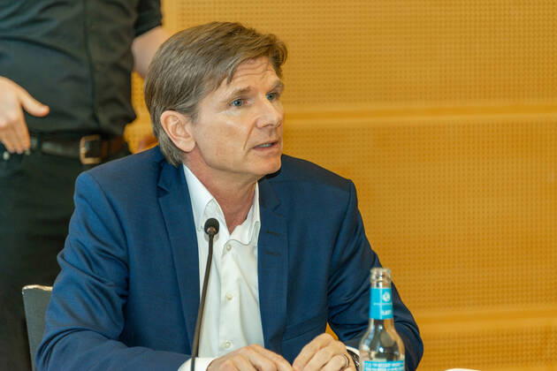 Kiel, Pressekonferenz von Ministerpräsident Daniel Günther, Gesundheitsminister Heiner Garg und Finanzministerin Monika Heinold in der Staatskanzlei. Der Ministerpräsident informierte die erschienenen Pressevertreter über die in der heutigen Koalitionsrunde festgelegten Lockerungen der Schleswig-Holsteinischen Vorschriften zum Thema Coronapandemie. Kiel Schleswig-Holstein Deutschland
