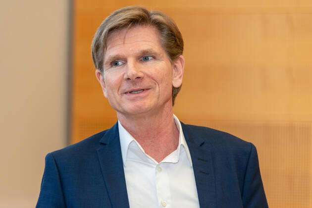 Kiel, Pressekonferenz von Ministerpräsident Daniel Günther, Gesundheitsminister Heiner Garg und Finanzministerin Monika Heinold in der Staatskanzlei. Der Ministerpräsident informierte die erschienenen Pressevertreter über die in der heutigen Koalitionsrunde festgelegten Lockerungen der Schleswig-Holsteinischen Vorschriften zum Thema Coronapandemie. Kiel Schleswig-Holstein Deutschland