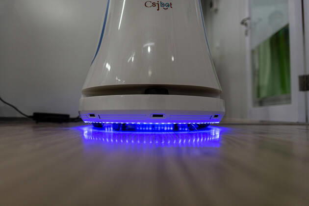 April 16, 2020, Jakarta, Jakarta, Indonesia: Jakarta, Indonesia, 16 April 2020 : Robots will be use to serve corona patient at New Hospital Pertamina Jaya in Jakarta. The Use of the robot will help health worker in reducing the possiblity of infected by the virus from the patient. Jakarta Indonesia - ZUMAh128 20200416_zap_h128_017 Copyright: xDonalxHusnix