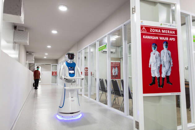 April 16, 2020, Jakarta, Jakarta, Indonesia: Jakarta, Indonesia, 16 April 2020 : Robots will be use to serve corona patient at New Hospital Pertamina Jaya in Jakarta. The Use of the robot will help health worker in reducing the possiblity of infected by the virus from the patient. Jakarta Indonesia - ZUMAh128 20200416_zap_h128_021 Copyright: xDonalxHusnix