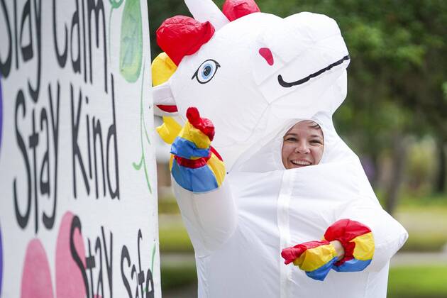 April 16, 2020, Tampa, Florida, USA: Corey Jurgensen says she began to run around in the inflatable unicorn costume to cheer others up but discovered it cheered her up as well, to run through her Seminole Heights neighborhood wearing a silly costume. Thursday, April 16, 2020 in Tampa. Tampa USA - ZUMAs70_ 20200416_zan_s70_027 Copyright: xMarthaxAsencioxRhinex