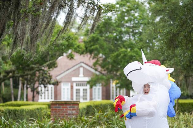 April 16, 2020, Tampa, Florida, USA: Corey Jurgensen has been wearing an inflatable unicorn costume during runs several times a week to cheer up others during this time of isolation but finds it therapeutic for herself as well to run through her Seminole Heights neighborhood wearing a silly costume. Thursday, April 16, 2020 in Tampa. Tampa USA - ZUMAs70_ 20200416_zan_s70_028 Copyright: xMarthaxAsencioxRhinex
