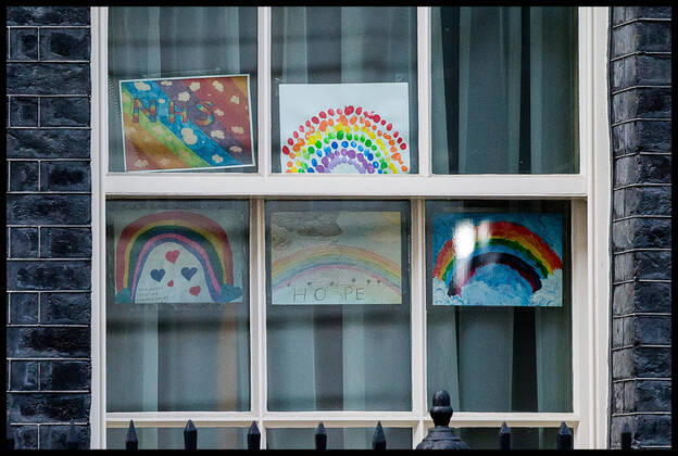 . 16 04 2020. London, United Kingdom. Coronavirus Briefing In Downing Street. Drawings in the window of Number 10 Downing Street supporting the NHS.  xMartynxWheatleyx xi-Imagesx IIM-21029-0021