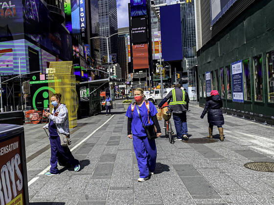April 16, 2020, Nova York, EUA: (NEW) Covid-19: Movement at Times Square. April 16,2020, New York, USA: Few movement of people,with information of oÂ¢Ã¢öÂ¬AThank You oÂ¢Ã¢öÂ¬A to front line health care workers shown on the giant billboard at Times Square during the covid-19 pandemic.New York Governor Andrew Cuomo has extended social isolation in the state until May 15. Credit: Thenews2 Nova York - ZUMAn293 20200416_znp_n293_058 Copyright: xNiyixFotex