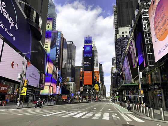 April 16, 2020, Nova York, EUA: (NEW) Covid-19: Movement at Times Square. April 16,2020, New York, USA: Few movement of people,with information of oÂ¢Ã¢öÂ¬AThank You oÂ¢Ã¢öÂ¬A to front line health care workers shown on the giant billboard at Times Square during the covid-19 pandemic.New York Governor Andrew Cuomo has extended social isolation in the state until May 15. Credit: Thenews2 Nova York - ZUMAn293 20200416_znp_n293_060 Copyright: xNiyixFotex