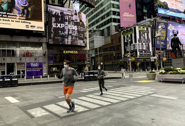 April 16, 2020, Nova York, EUA: (NEW) Covid-19: Movement at Times Square. April 16,2020, New York, USA: Few movement of people,with information of oÂ¢Ã¢öÂ¬AThank You oÂ¢Ã¢öÂ¬A to front line health care workers shown on the giant billboard at Times Square during the covid-19 pandemic.New York Governor Andrew Cuomo has extended social isolation in the state until May 15. Credit: Thenews2 Nova York - ZUMAn293 20200416_znp_n293_062 Copyright: xNiyixFotex