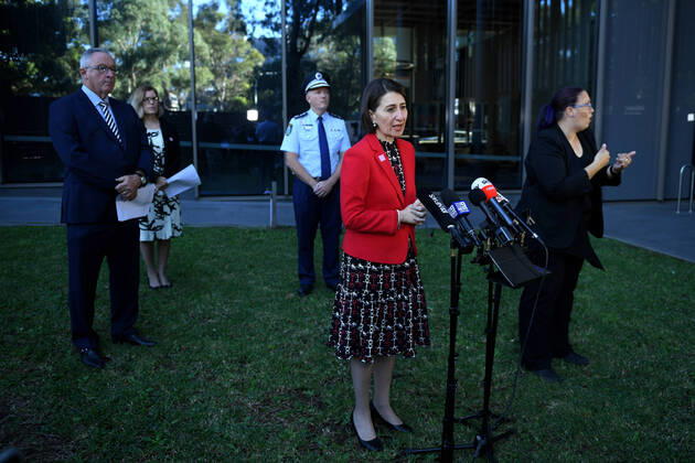 GLADYS BEREJIKLIAN CORONAVIRUS PRESSER, NSW Premier Gladys Berejiklian along with Health Minister Brad Hazzard (left), NSW Chief Medical Officer Dr Kerry Chant and Police Commissioner Mick Fuller speak to the media during a press conference in Sydney, Friday, April 17, 2020. ( NO ARCHIVING, EDITORIAL USE ONLY, NO USE IN BOOKS WITHOUT CONSENT SYDNEY NSW AUSTRALIA  Copyright: xDANxHIMBRECHTSx 20200417001463873122