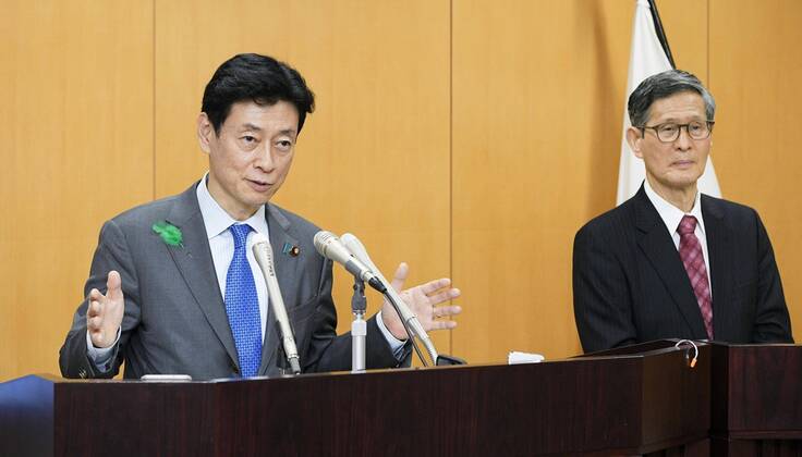 Japan s fight against coronavirus Yasutoshi Nishimura (L), the minister in charge of economic and fiscal policy, and the Japan Community Healthcare Organization s Shigeru Omi, a member of the Japanese government panel of experts working on measures against the coronavirus, attend a press conference in Tokyo on April 16, 2020. Japanese Prime Minister Shinzo Abe expanded the same day the state of emergency beyond Tokyo, Osaka and five other prefectures to the entire nation in an attempt to prevent the coronavirus from spreading further. 