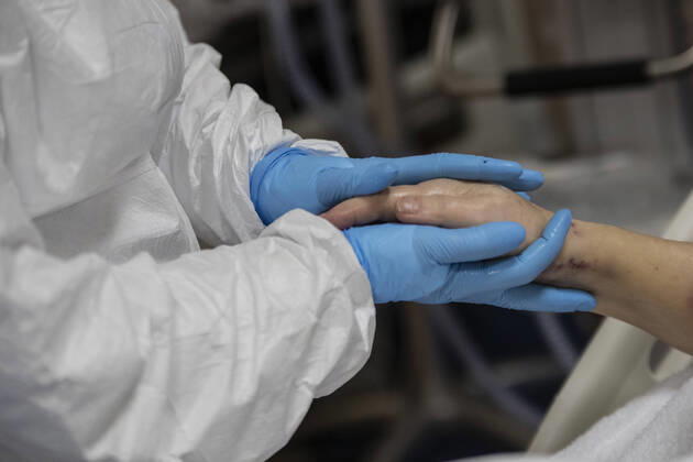 News Bilder des Tages Intensive care of the Rome s Covid3 Hospital Medical staff treat patients suffering from coronavirus COVID-19 in an intensive care unit (ICU) in the Covid department of Rome s Covid3 Hospital (Istituto clinico CasalPalocco) on April 16, 2020, in Rome, Italy. Rome Italy Italy Copyright: DavidexFracassi