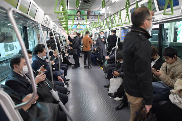 TOKYO, JAPAN - APRIL 17: Commuters wearing face mask head to work early morning inside of JR Yamanote train in Tokyo on Friday, April 17, 2020. The Japanese government decided to expand the current areas under a state of emergency to nationwide, as the Covid-19 coronavirus outbreak continues to spread throughout the country. (Photo: Richard Atrero de Guzman AFLO) (125423366)