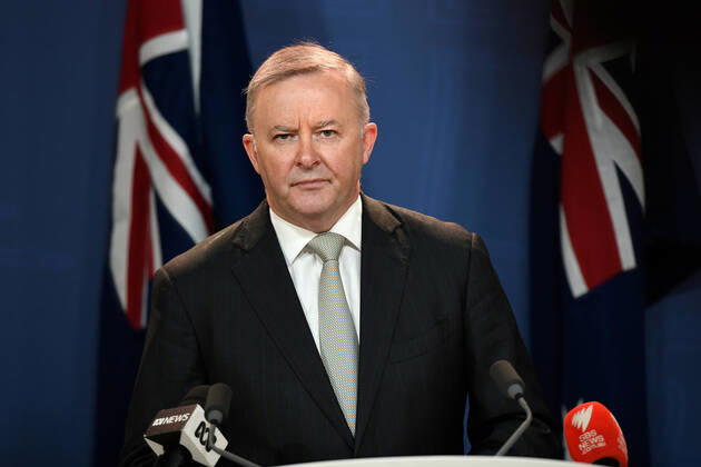 ANTHONY ALBANESE CORONAVIRUS PRESSER, Federal Opposition Leader Anthony Albanese speaks to the media during a press conference in Sydney, Friday, April 17, 2020. ( NO ARCHIVING, EDITORIAL USE ONLY, NO USE IN BOOKS WITHOUT CONSENT SYDNEY NSW AUSTRALIA  Copyright: xBIANCAxDExMARCHIx 20200417001463886842