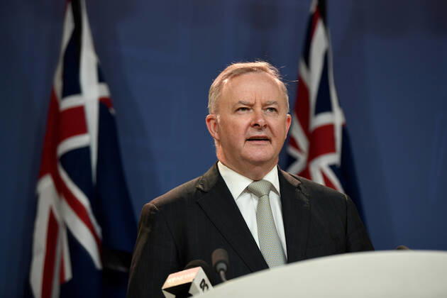 ANTHONY ALBANESE CORONAVIRUS PRESSER, Federal Opposition Leader Anthony Albanese speaks to the media during a press conference in Sydney, Friday, April 17, 2020. ( NO ARCHIVING, EDITORIAL USE ONLY, NO USE IN BOOKS WITHOUT CONSENT SYDNEY NSW AUSTRALIA  Copyright: xBIANCAxDExMARCHIx 20200417001463887166