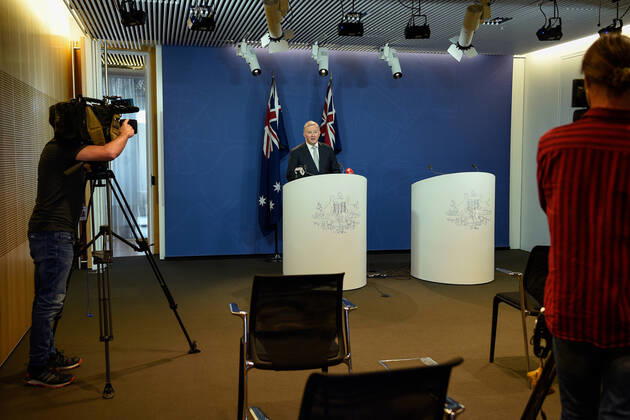 ANTHONY ALBANESE CORONAVIRUS PRESSER, Federal Opposition Leader Anthony Albanese (centre) speaks to the media during a press conference in Sydney, Friday, April 17, 2020. ( NO ARCHIVING, EDITORIAL USE ONLY, NO USE IN BOOKS WITHOUT CONSENT SYDNEY NSW AUSTRALIA  Copyright: xBIANCAxDExMARCHIx 20200417001463887440