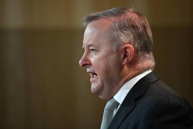 ANTHONY ALBANESE CORONAVIRUS PRESSER, Federal Opposition Leader Anthony Albanese speaks to the media during a press conference in Sydney, Friday, April 17, 2020. ( NO ARCHIVING, EDITORIAL USE ONLY, NO USE IN BOOKS WITHOUT CONSENT SYDNEY NSW AUSTRALIA  Copyright: xBIANCAxDExMARCHIx 20200417001463887739