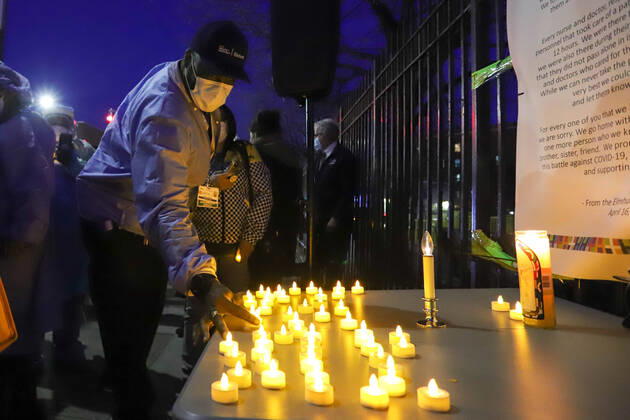 April 16, 2020, New York, New York, United States: Candlelight vigil at the Elmhurst Hospital Center in Queens, New York, during a COVID-19 coronavirus pandemic in the United States. New York United States - ZUMAv122 20200416_zap_v122_077 Copyright: xWilliamxVolcovx