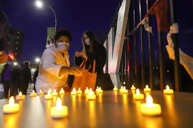 April 16, 2020, New York, New York, United States: Candlelight vigil at the Elmhurst Hospital Center in Queens, New York, during a COVID-19 coronavirus pandemic in the United States. New York United States - ZUMAv122 20200416_zap_v122_088 Copyright: xWilliamxVolcovx