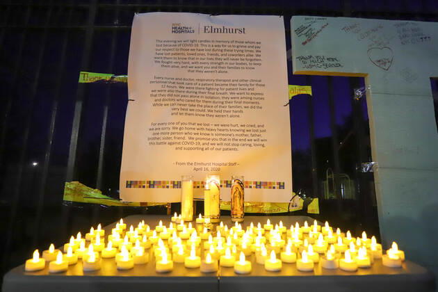 April 16, 2020, New York, New York, United States: Candlelight vigil at the Elmhurst Hospital Center in Queens, New York, during a COVID-19 coronavirus pandemic in the United States. New York United States - ZUMAv122 20200416_zap_v122_090 Copyright: xWilliamxVolcovx