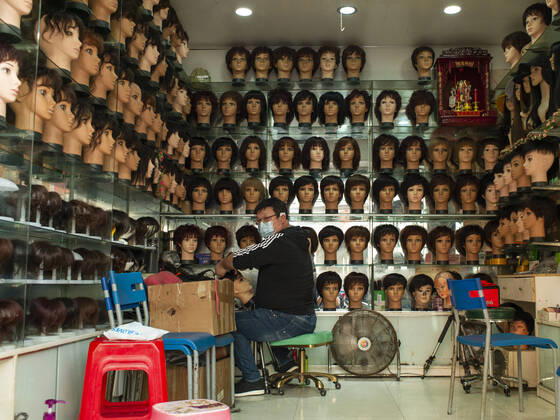 (200417) -- WUHAN, April 17, 2020 -- A man works in his shop in Wuhan, capital of central China s Hubei Province, April 16, 2020. As the coronavirus epidemic wanes, life returns to normal in Wuhan gradually. ) CHINA-WUHAN-DAILY LIFE-RETURNING TO NORMAL(CN) ShenxBohan 