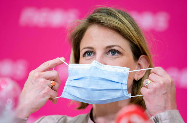 Wien 16.04.2020, Wien, AUT, Akutelle Entwicklungen zur Coronaerkrankung in Oesterreich, Pressekonferenz zum Thema Offene Fragen im Bildungsbereich, im Bild NEOS-Klubobfrau Beate Meinl-Reisinger NEOS-Klubobfrau Beate Meinl-Reisinger during a press conference on the subject Open questions in the education sector of Austrian Goverment about the Coronavirus Pandemie at the Wien, Austria on 2020 04 16.