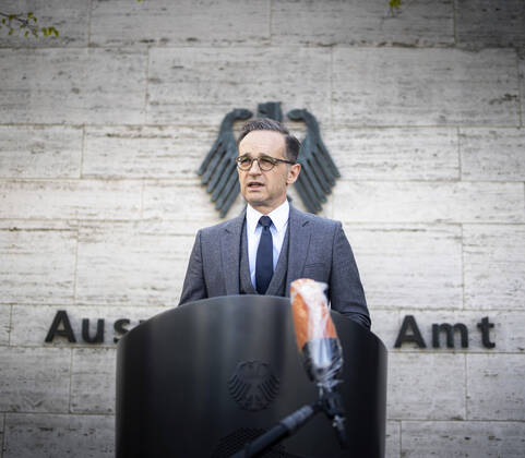 Bundesaussenminister Heiko Maas, SPD, gibt ein Pressestatement vor dem Auswaertigen Amt zu der aktuellen Lage der Rueckholaktion deutscher Staatsbuerger aus dem Ausland. Berlin, 17.04.2020 Berlin Deutschland