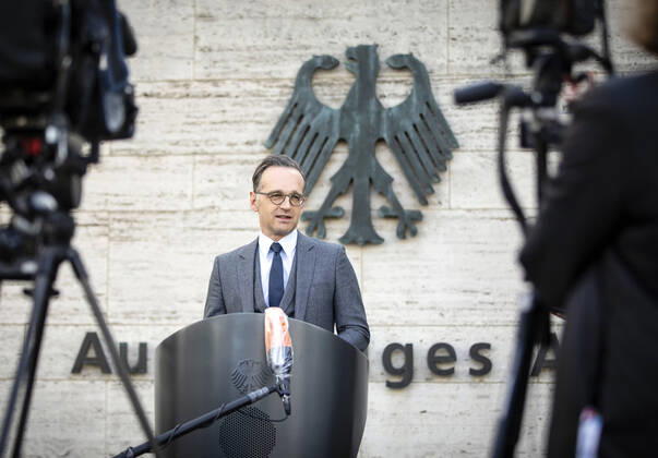 Bundesaussenminister Heiko Maas, SPD, gibt ein Pressestatement vor dem Auswaertigen Amt zu der aktuellen Lage der Rueckholaktion deutscher Staatsbuerger aus dem Ausland. Berlin, 17.04.2020 Berlin Deutschland