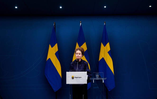 200417 Amanda Lind, Swedish minister of Sport and Culture, during a press conference with the government of Sweden regarding the coronavirus, Covid-19, on April 17, 2020 in Stockholm. Photo: Maxim ThorÃ BILDBYRAN kod MT bbeng presskonferens regeringen politik corona virus coronaviruset covid-19 press conference public events coronavirus Copyright: MAXIMxTHORE 47195894st