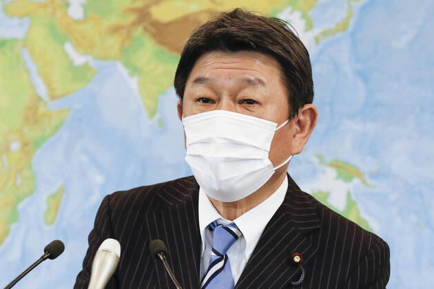 April 17, 2020, Tokyo, Japan: Japan s Foreign Minister Toshimitsu Motegi wearing a face mask speaks during his regular news conference at the Ministry of Foreign Affairs of Japan Tokyo Japan - ZUMAm191 20200417_zap_m191_001 Copyright: xRodrigoxReyesxMarinx
