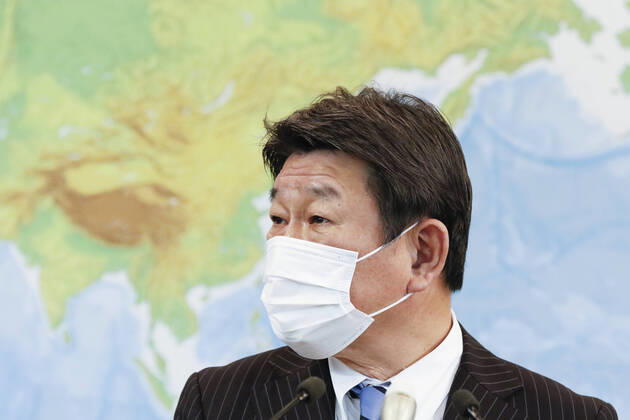April 17, 2020, Tokyo, Japan: Japan s Foreign Minister Toshimitsu Motegi wearing a face mask speaks during his regular news conference at the Ministry of Foreign Affairs of Japan Tokyo Japan - ZUMAm191 20200417_zap_m191_004 Copyright: xRodrigoxReyesxMarinx
