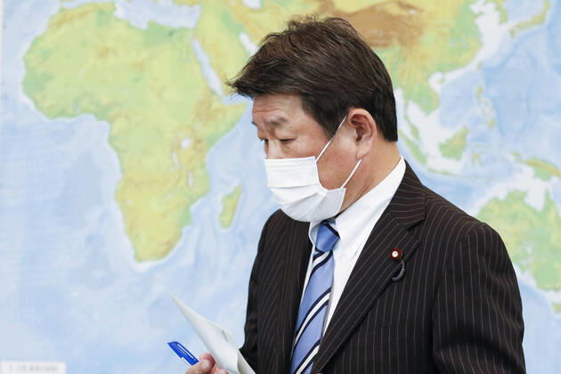April 17, 2020, Tokyo, Japan: Japan s Foreign Minister Toshimitsu Motegi wearing a face mask speaks during his regular news conference at the Ministry of Foreign Affairs of Japan Tokyo Japan - ZUMAm191 20200417_zap_m191_013 Copyright: xRodrigoxReyesxMarinx