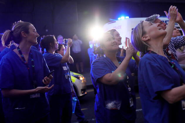 (200417) -- LONDON, April 17, 2020 (Xinhua) -- Medical workers applaud outside Chelsea and Westminster Hospital during the weekly clap for the NHS (National Health Service) in London, Britain on April 16, 2020. (Photo by Tim Ireland Xinhua) BRITAIN-LONDON-COVID-19-NHS-CLAPPING 
