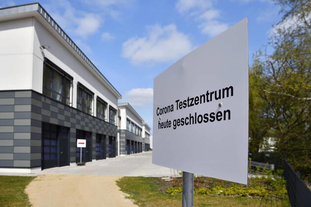 Einfahrt zum Corona Testzentrum Bergedorf in Hamburg, Deutschland, Europa