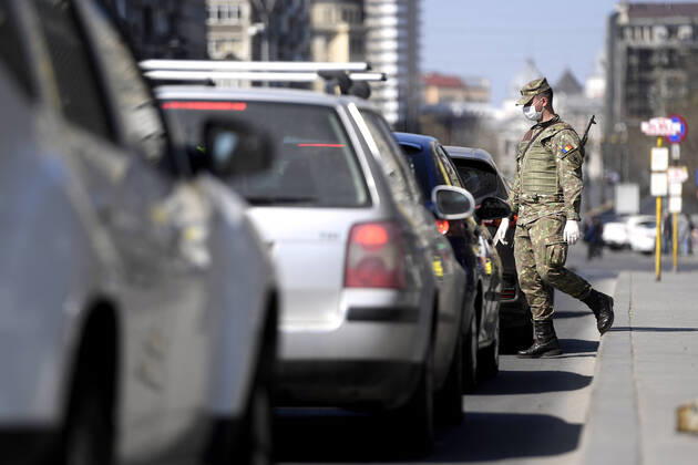 Full lockdown in Bucharest, Romania One romanian armed soldier guards the traffic on a boulevard in Bucharest, Romania, 03 April 2020. Romania s inhabitants are living under a full national lockdown in a bid to slow down the spread of the pandemic COVID-19 disease caused by the SARS-Co-V-2 coronavirus. Romania has confirmed so far 8067 cases of infection with coronavirus SARS-CoV-2 which causes the Covid-19 disease, 400 deaths and 1508 people are reported to be cured and released from hospitals. The Romanian President declared, on 16 March 2020, a state of emergency in the country Credit photo: Alex Nicodim Imago Images Bucharest Romania Copyright: xAlexxNicodimx