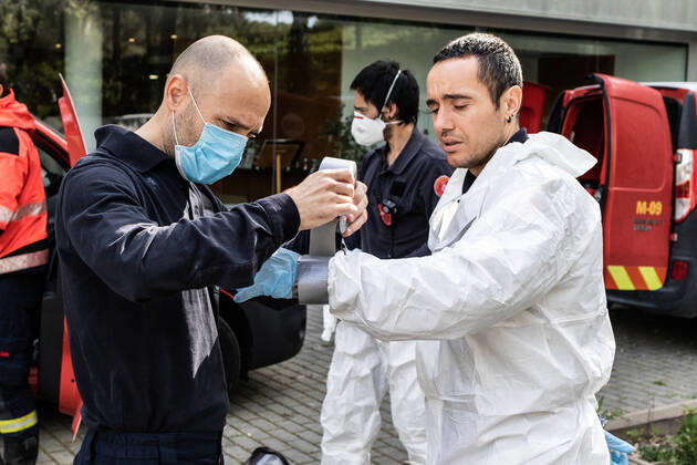 April 17, 2020, Barcelona, Barcelona, Spain: Members of the Barcelona Fire Department are preparing to disinfect a nursing home in the city of Barcelona for the second time during the fifth week after the Government decreed the state of alarm in Spain and recommended that people stay home to convatte the COVID-19 on April 17, 2020 in Barcelona, Spain. Barcelona Spain - ZUMAa181 20200417_zaa_a181_002 Copyright: xJavierxBorregox