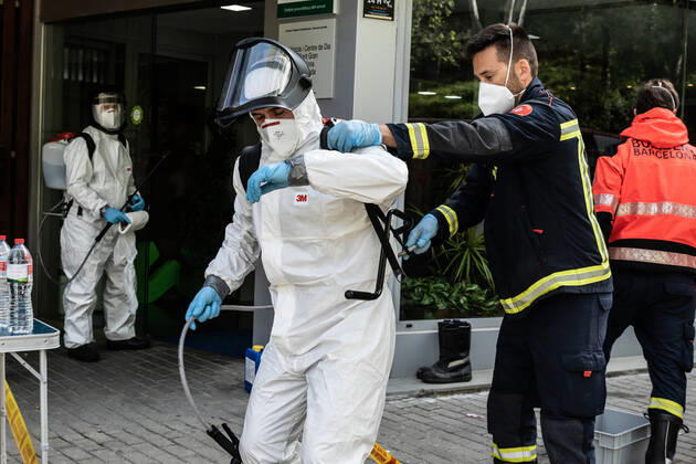April 17, 2020, Barcelona, Barcelona, Spain: Members of the Barcelona Fire Department are preparing to disinfect a nursing home in the city of Barcelona for the second time during the fifth week after the Government decreed the state of alarm in Spain and recommended that people stay home to convatte the COVID-19 on April 17, 2020 in Barcelona, Spain. Barcelona Spain - ZUMAa181 20200417_zaa_a181_016 Copyright: xJavierxBorregox