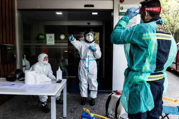 April 17, 2020, Barcelona, Barcelona, Spain: Members of the Barcelona Fire Department are preparing to disinfect a nursing home in the city of Barcelona for the second time during the fifth week after the Government decreed the state of alarm in Spain and recommended that people stay home to convatte the COVID-19 on April 17, 2020 in Barcelona, Spain. Barcelona Spain - ZUMAa181 20200417_zaa_a181_023 Copyright: xJavierxBorregox