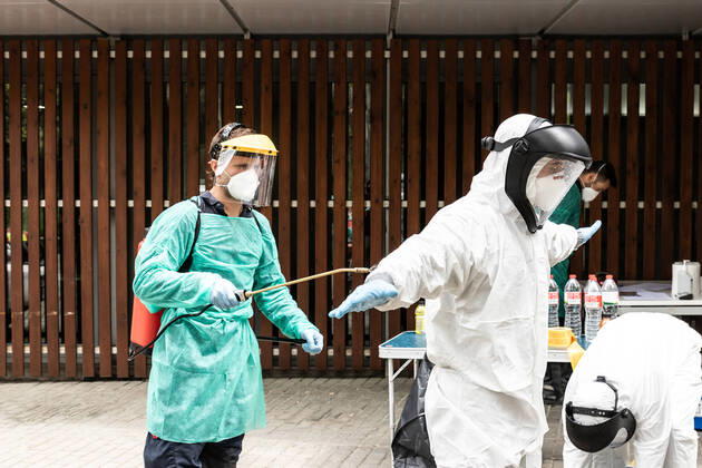 April 17, 2020, Barcelona, Barcelona, Spain: Members of the Barcelona Fire Department are preparing to disinfect a nursing home in the city of Barcelona for the second time during the fifth week after the Government decreed the state of alarm in Spain and recommended that people stay home to convatte the COVID-19 on April 17, 2020 in Barcelona, Spain. Barcelona Spain - ZUMAa181 20200417_zaa_a181_032 Copyright: xJavierxBorregox