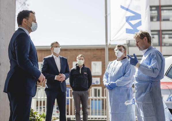 Bundesgesundheitsminister Jens Spahn (CDU) im Rahmen eines Besuchs der Kassenaerztlichen Vereinigung Hamburg. Hamburg, 17.04.2020. Hamburg Germany