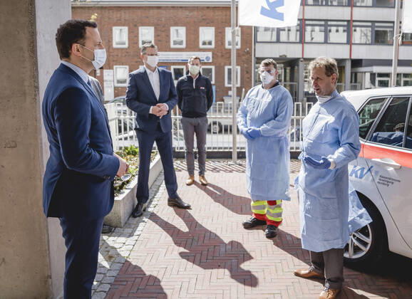 Bundesgesundheitsminister Jens Spahn (CDU) im Rahmen eines Besuchs der Kassenaerztlichen Vereinigung Hamburg. Hamburg, 17.04.2020. Hamburg Germany