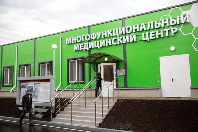 NIZHNY NOVGOROD, RUSSIA - APRIL 17, 2020: A view of a multipurpose medical centre for coronavirus patients constructed at army hospital No 422 of the Russian Defence Ministry; the Russian Defence Ministry is building 16 infectious disease centres for COVID-19 patients in various Russian cities; the centres under construction in Odintsovo, Podolsk, Volgograd, Novosibirsk, Orenburg, Ulan-Ude, and Ussuriysk are slated for completion by the end of April. Mikhail Solunin TASS  TS0D61B3