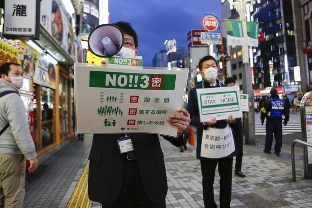 April 17, 2020, Tokyo, Japan: Members of staff of Tokyo Metropolitan Government holing placards call for people to stay home amid an increase of coronavirus infection cases at the entertainment and red-light district of Kabukicho in Shinjuku. Tokyo Governor Yuriko Koike reported, on Friday, 201 cases of coronavirus, the highest number for a single day, for a total of 2,796 in the city. After Prime Minister Shinzo Abe extended a state of emergency nationwide. Tokyo Japan - ZUMAm191 20200417_zap_m191_024 Copyright: xRodrigoxReyesxMarinx