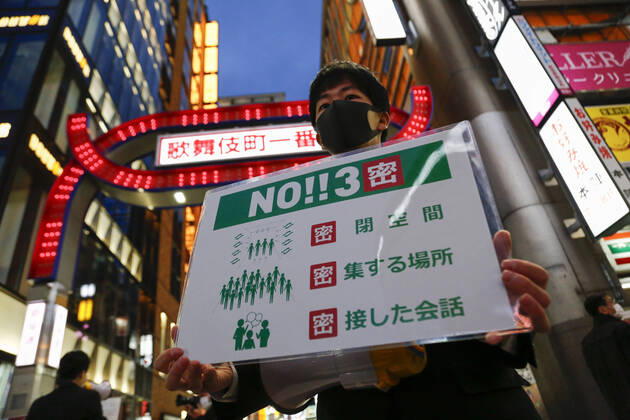 April 17, 2020, Tokyo, Japan: A member of staff of Tokyo Metropolitan Government holing a placard calls for people to stay home amid an increase of coronavirus infection cases at the entertainment and red-light district of Kabukicho in Shinjuku. Tokyo Governor Yuriko Koike reported, on Friday, 201 cases of coronavirus, the highest number for a single day, for a total of 2,796 in the city. After Prime Minister Shinzo Abe extended a state of emergency nationwide. Tokyo Japan - ZUMAm191 20200417_zap_m191_027 Copyright: xRodrigoxReyesxMarinx