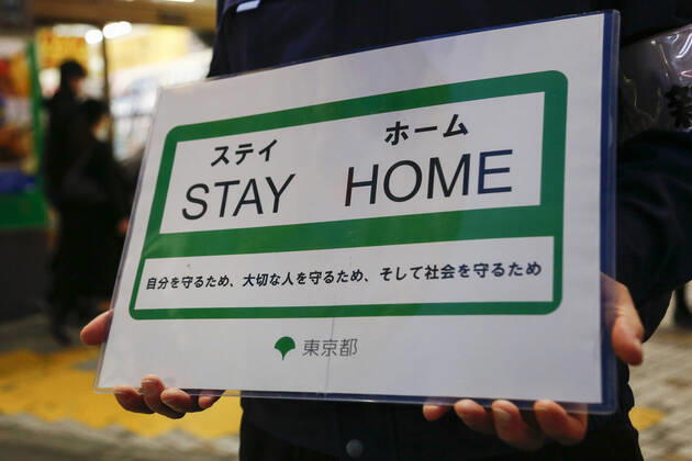 April 17, 2020, Tokyo, Japan: A member of staff of Tokyo Metropolitan Government holing a placard calls for people to stay home amid an increase of coronavirus infection cases at the entertainment and red-light district of Kabukicho in Shinjuku. Tokyo Governor Yuriko Koike reported, on Friday, 201 cases of coronavirus, the highest number for a single day, for a total of 2,796 in the city. After Prime Minister Shinzo Abe extended a state of emergency nationwide. Tokyo Japan - ZUMAm191 20200417_zap_m191_029 Copyright: xRodrigoxReyesxMarinx