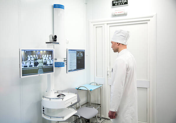 NIZHNY NOVGOROD, RUSSIA - APRIL 17, 2020: A medical worker takes part in a conference call at a multipurpose medical centre for coronavirus patients constructed at army hospital No 422 of the Russian Defence Ministry; the Russian Defence Ministry is building 16 infectious disease centres for COVID-19 patients in various Russian cities; the centres under construction in Odintsovo, Podolsk, Volgograd, Novosibirsk, Orenburg, Ulan-Ude, and Ussuriysk are slated for completion by the end of April. Mikhail Solunin TASS  TS0D61E5
